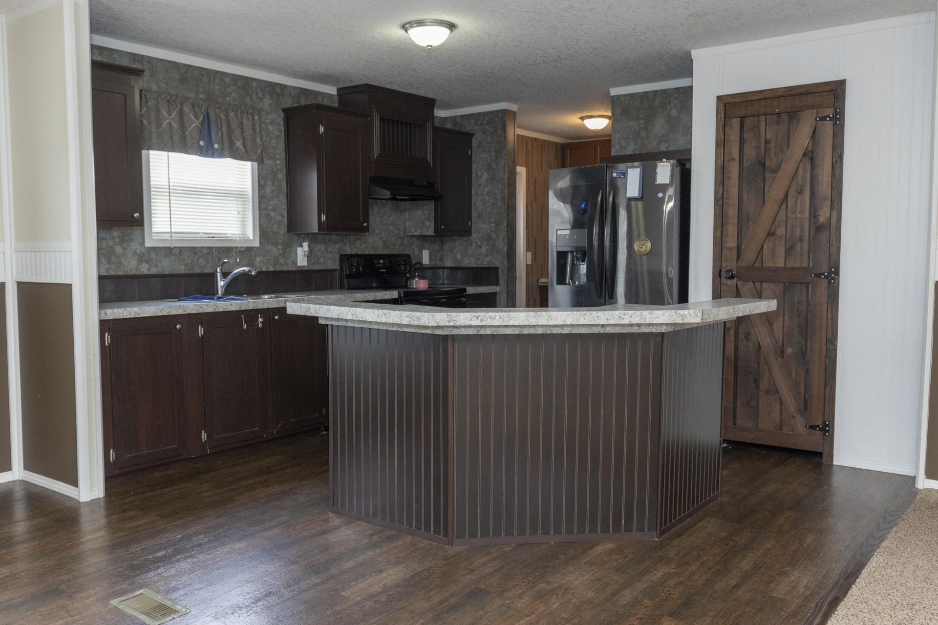 496 Hollyhock Road Photo 8