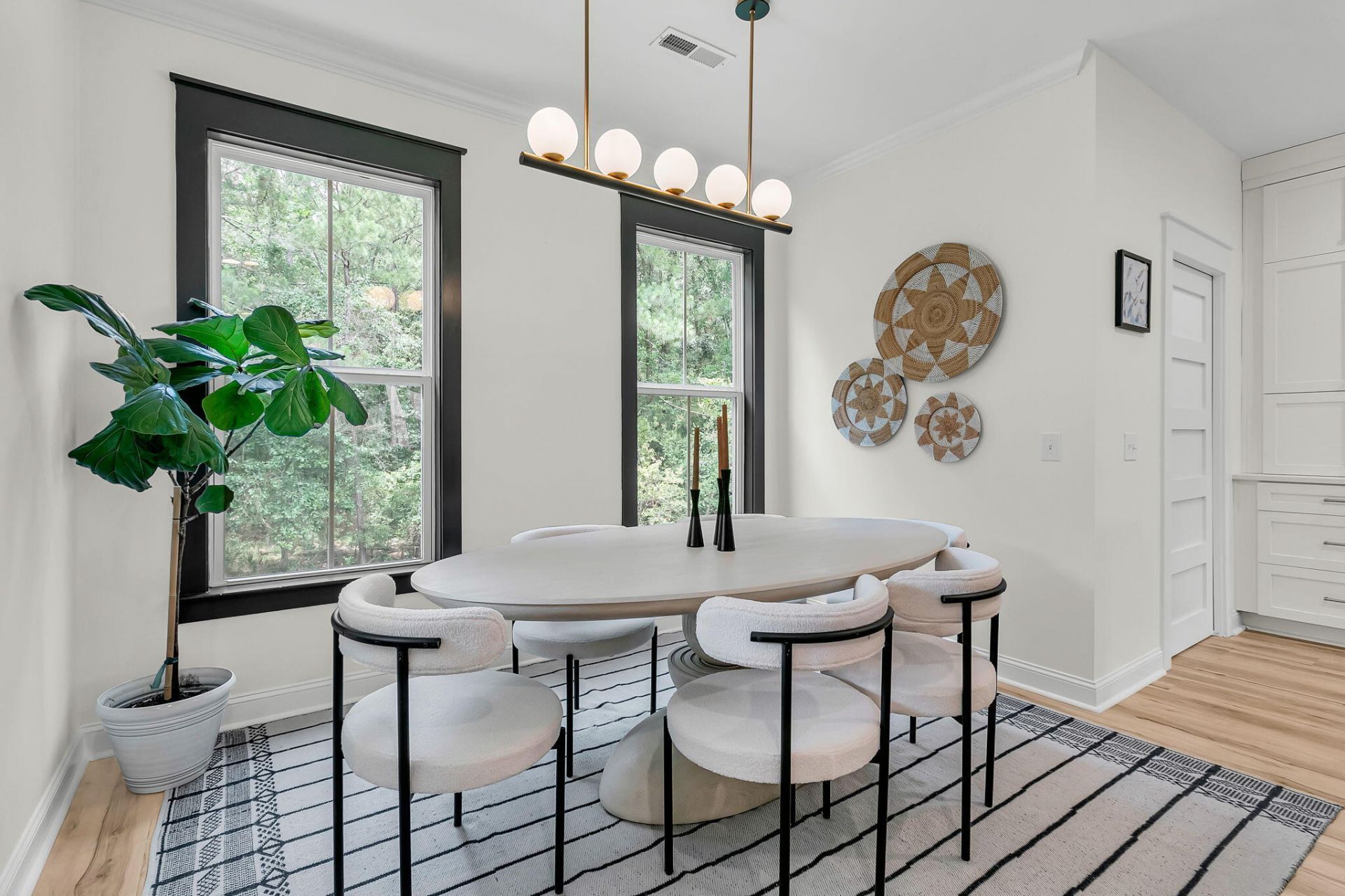 1053 Victoria Road Photo 16
