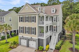 1053 Victoria Road photo 4