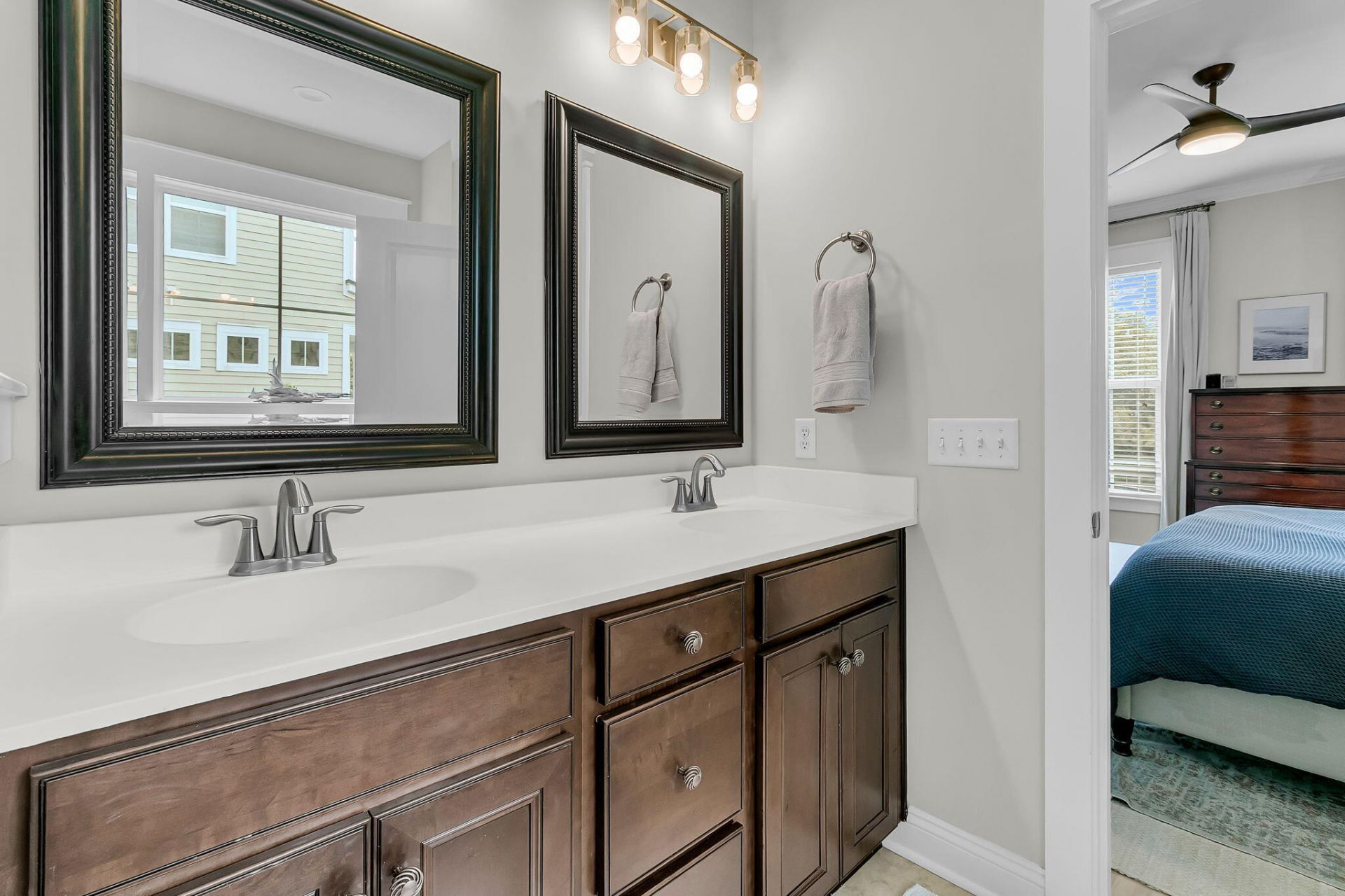 1053 Victoria Road Photo 22