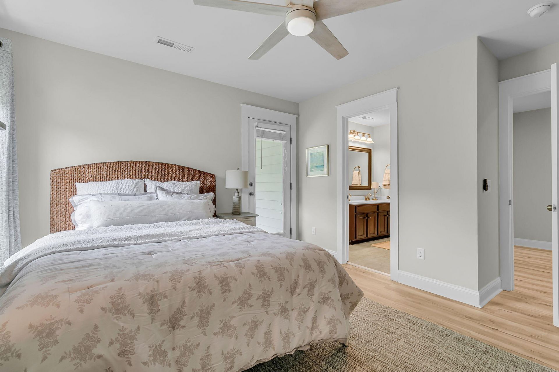 1053 Victoria Road Photo 28