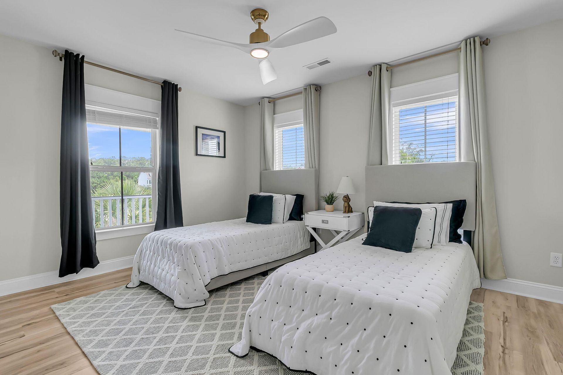 1053 Victoria Road Photo 30