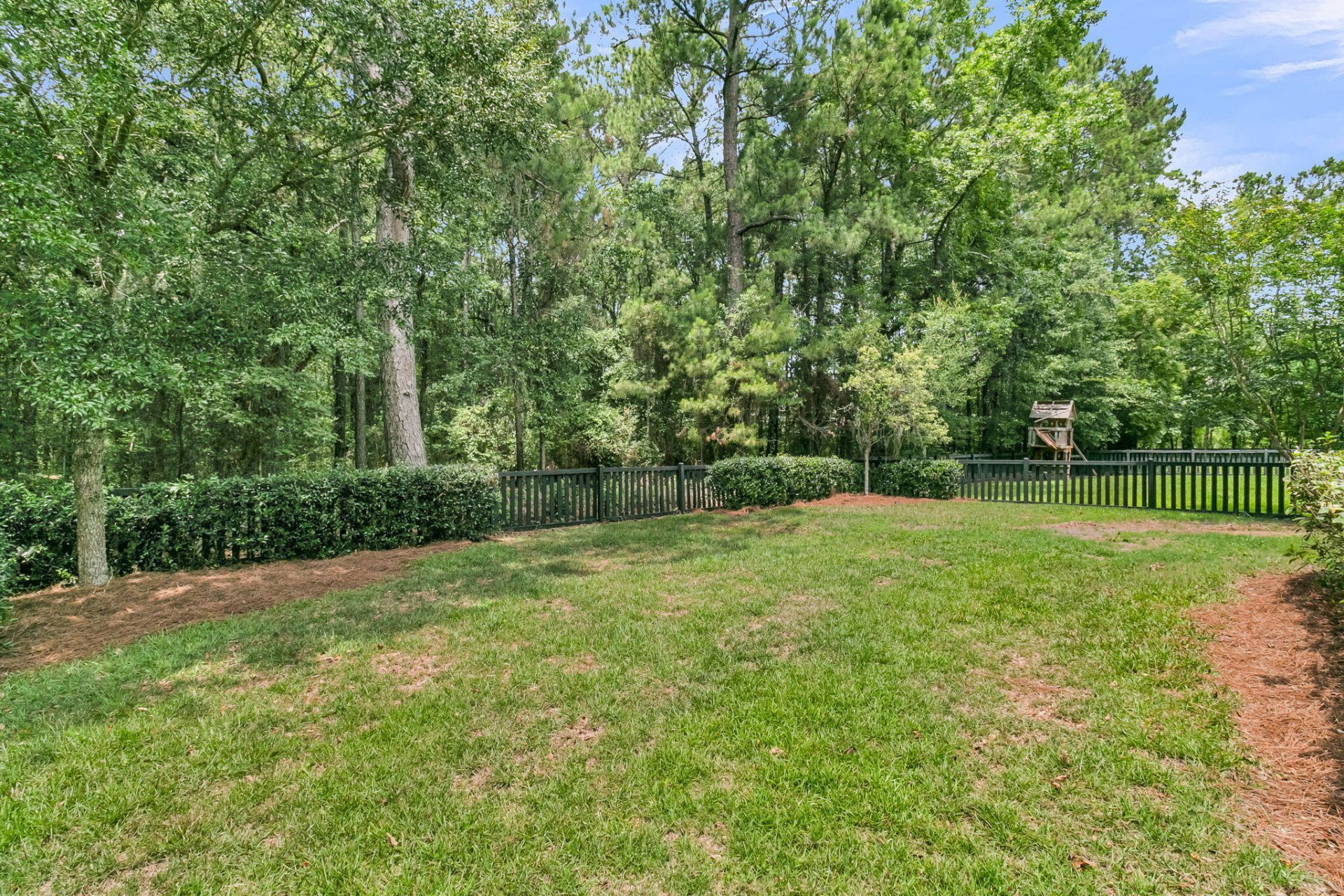 1053 Victoria Road Photo 37