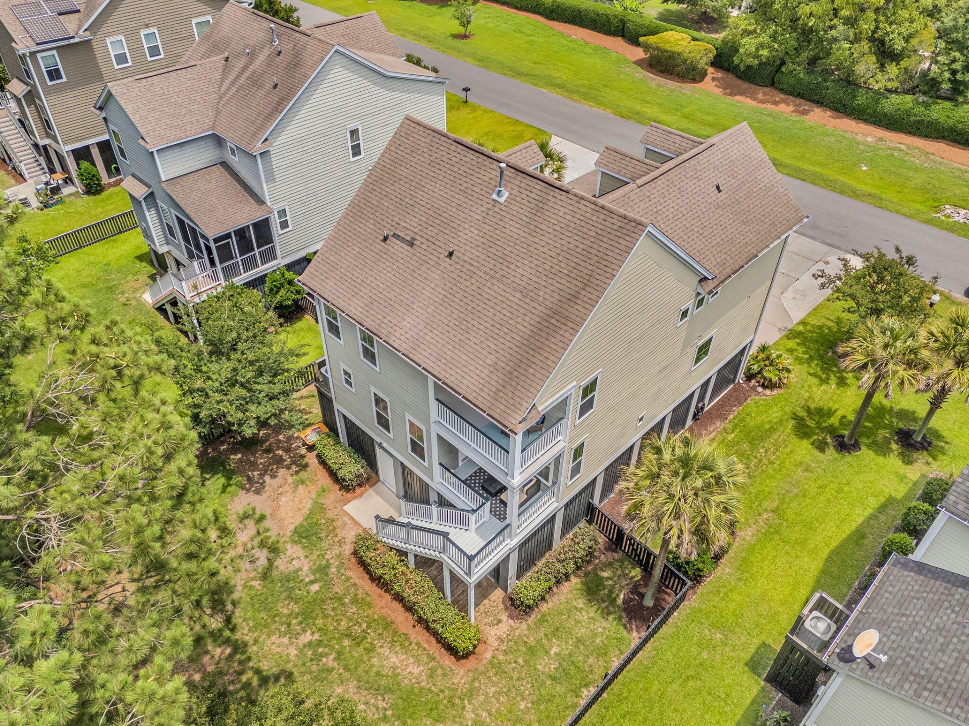 1053 Victoria Road Photo 4