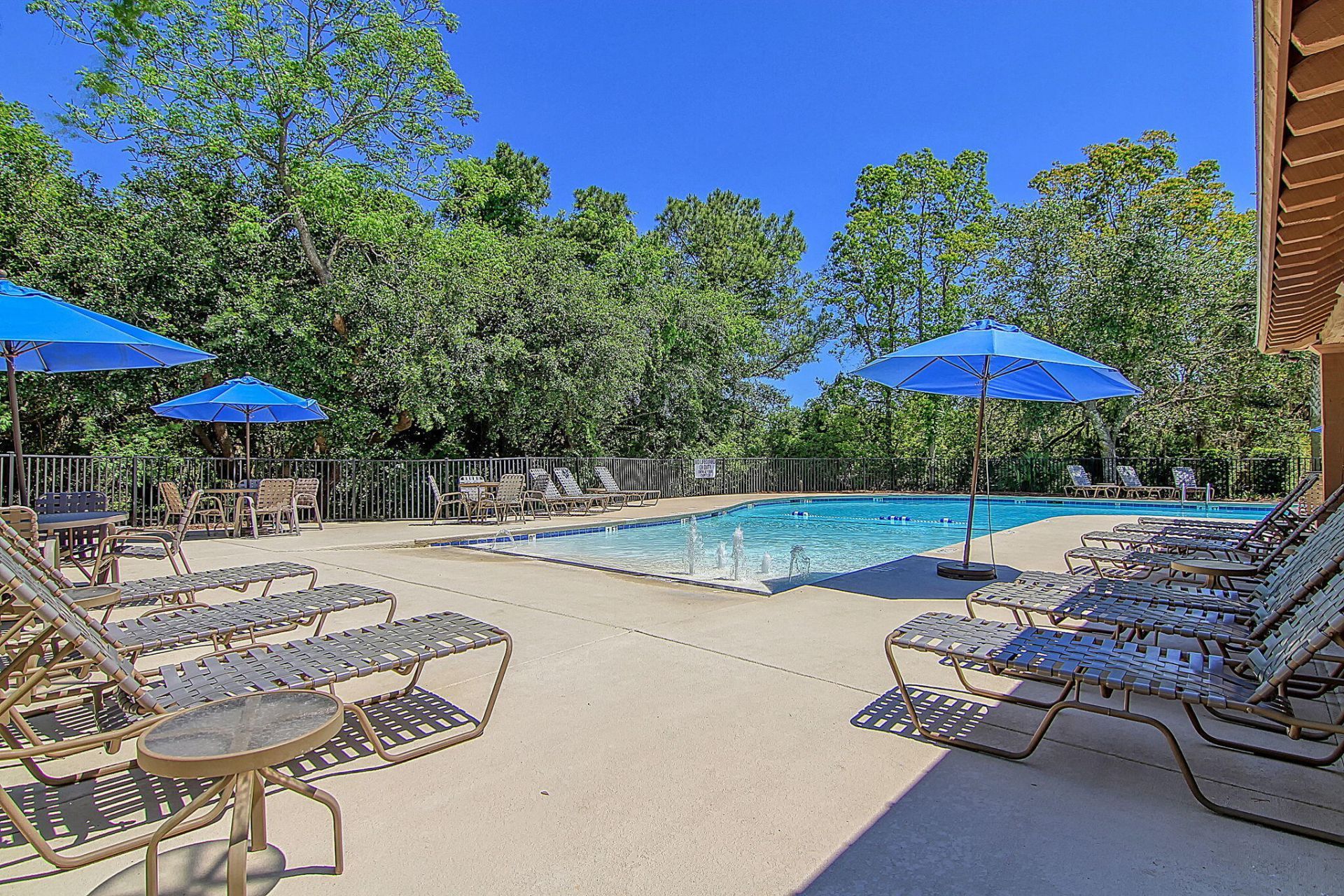 1053 Victoria Road Photo 40