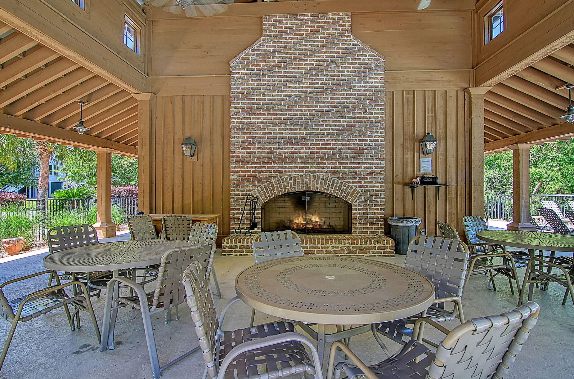 1053 Victoria Road Photo 43