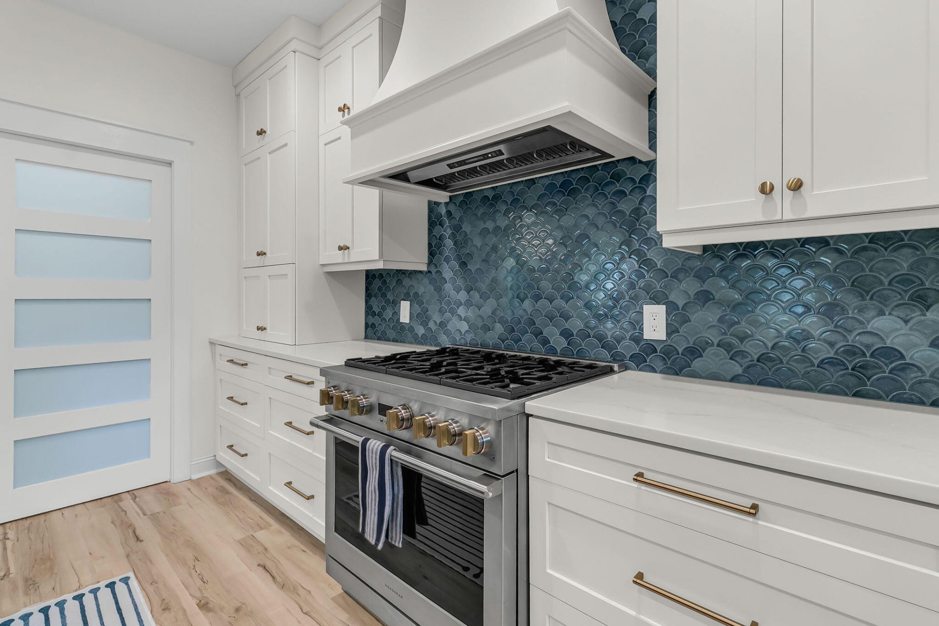 1053 Victoria Road Photo 9