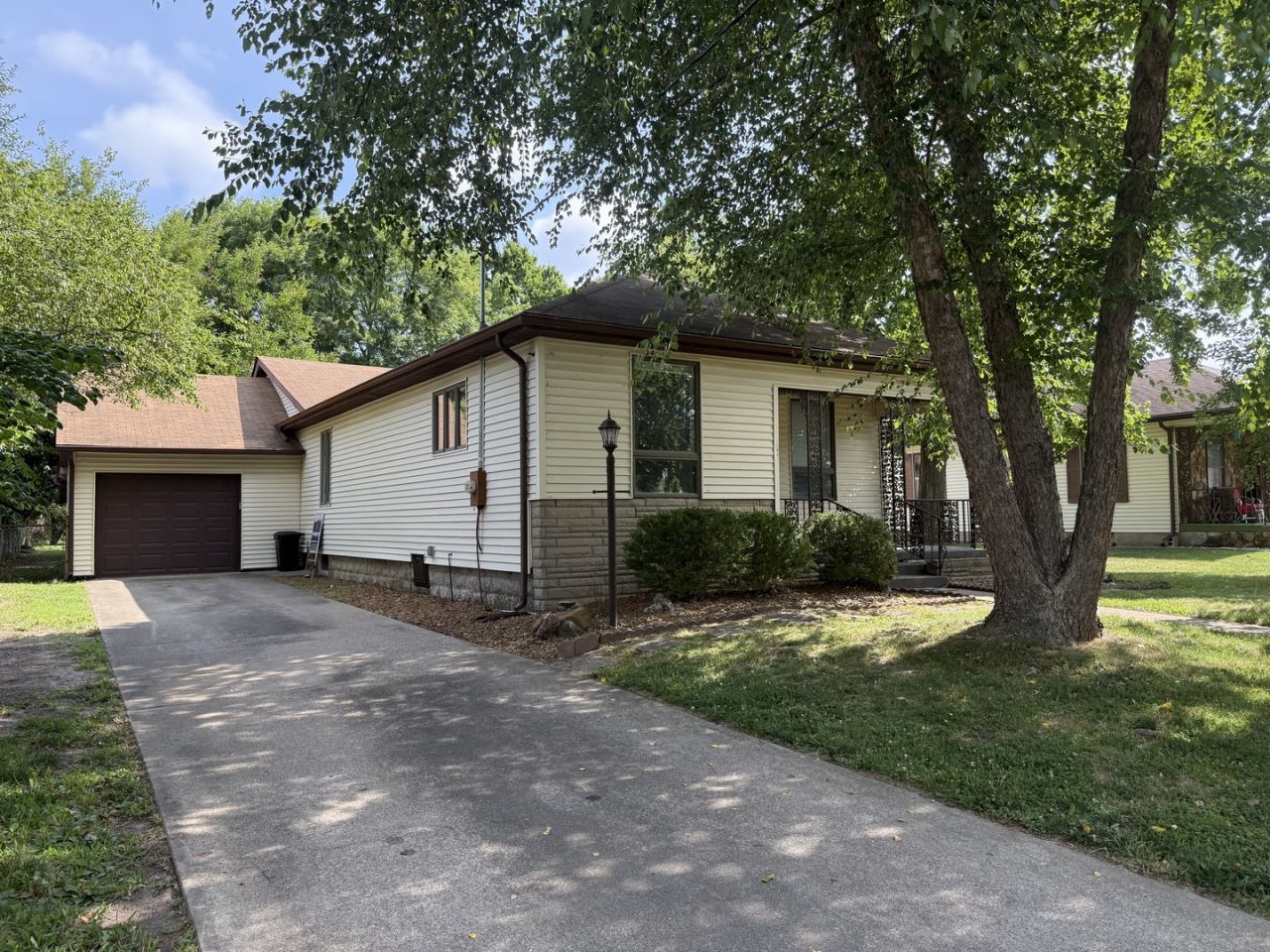 806 E Boulevard Street, Marion, IL 62959 Main Photo