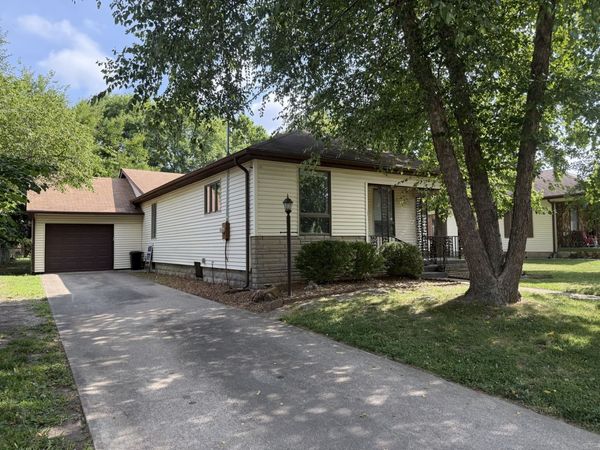 806 E Boulevard Street, Marion, IL 62959
