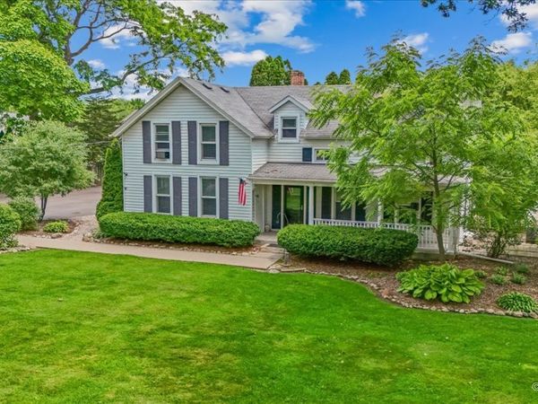 5016 N Oak Street , Crystal Lake, IL 60012