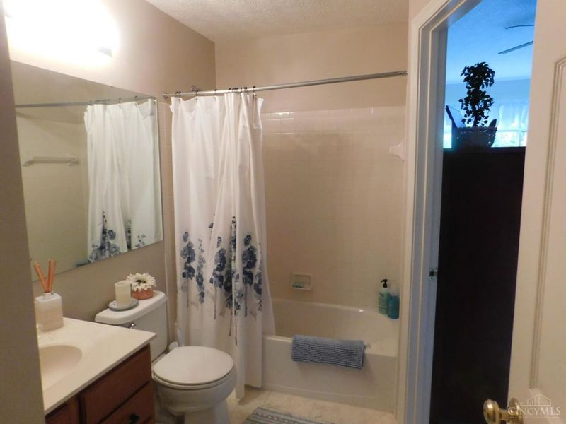 4230 Endeavor Drive, Unit 202, Colerain Township, OH 45252 Photo 10