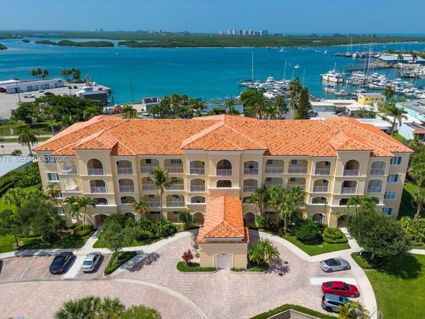 38 E Harbour Isle Dr E , Unit 104, Fort Pierce, FL 34949