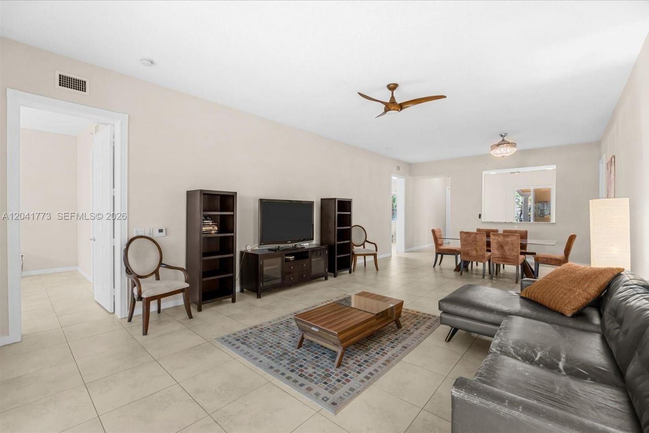 38 E Harbour Isle Dr E , Unit 104, Fort Pierce, FL 34949 Photo