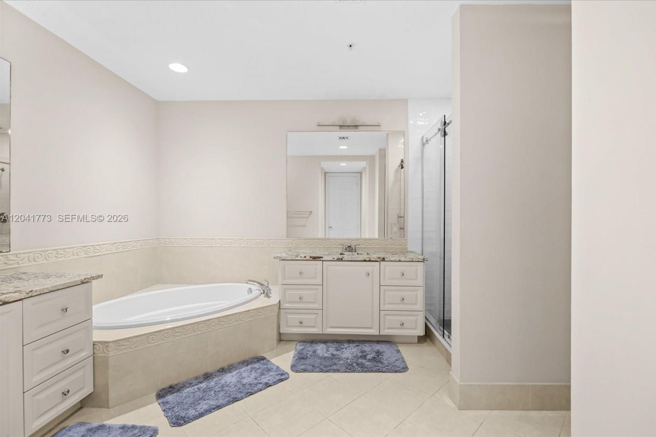 38 E Harbour Isle Dr E , Unit 104, Fort Pierce, FL 34949 Photo