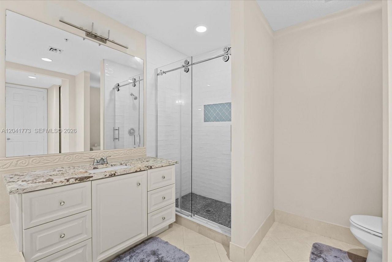 38 E Harbour Isle Dr E , Unit 104, Fort Pierce, FL 34949 Photo