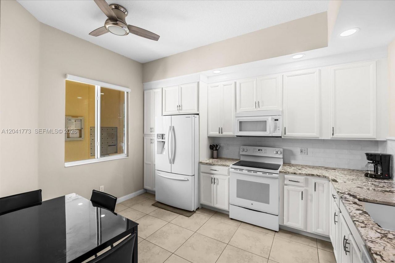 38 E Harbour Isle Dr E , Unit 104, Fort Pierce, FL 34949 Photo