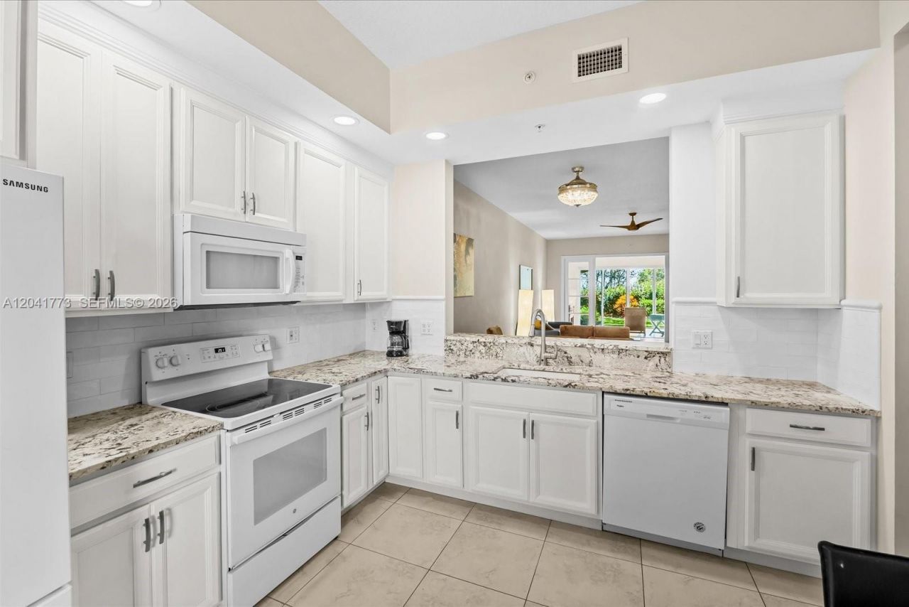 38 E Harbour Isle Dr E , Unit 104, Fort Pierce, FL 34949 Photo