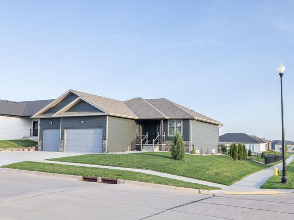 6800 Brookside Dr., Sioux City, IA 51106