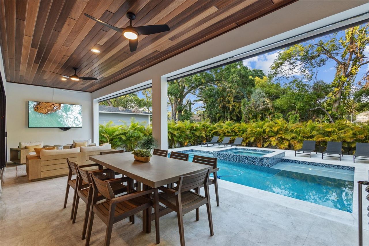 805 W Indiana Avenue, Tampa, FL 33603 Photo