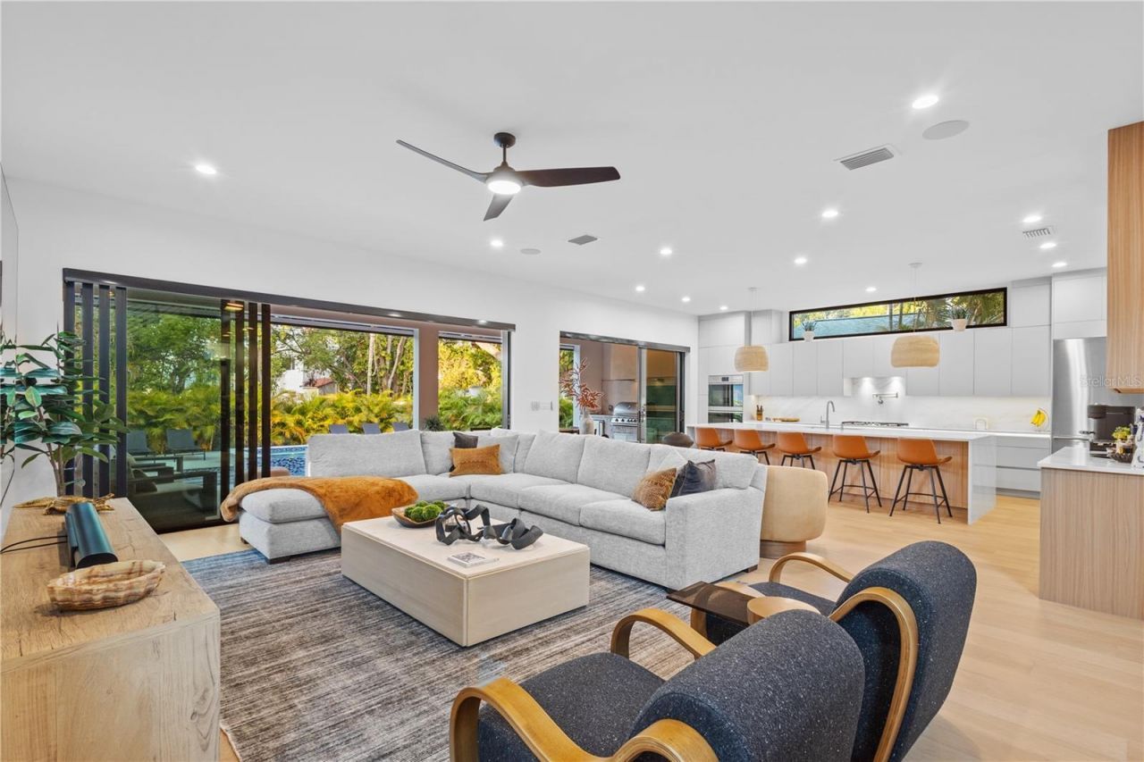 805 W Indiana Avenue, Tampa, FL 33603 Photo