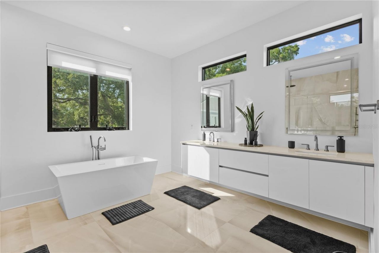 805 W Indiana Avenue, Tampa, FL 33603 Photo