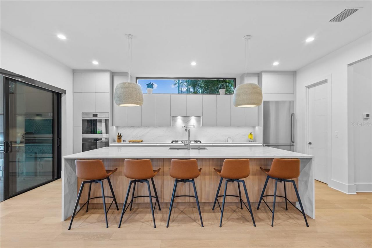 805 W Indiana Avenue, Tampa, FL 33603 Photo