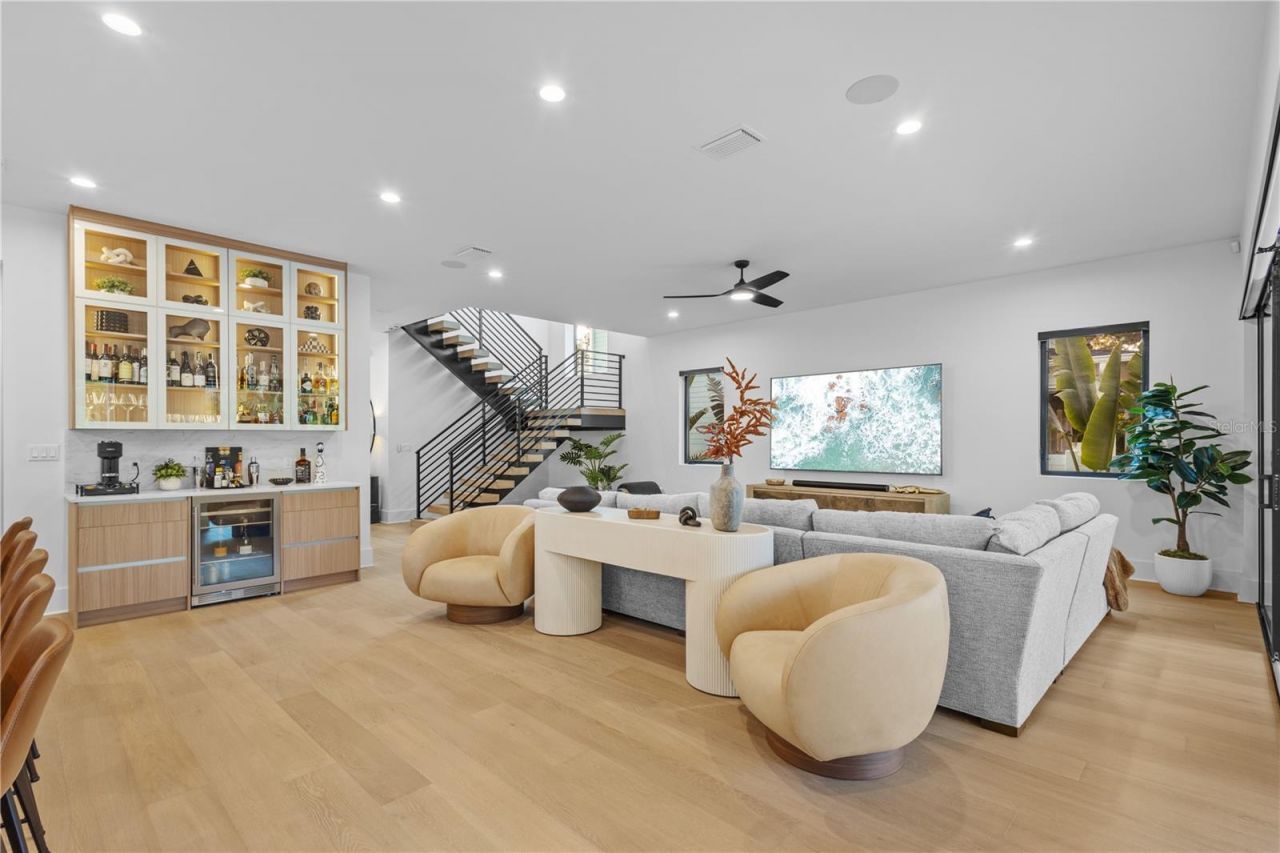 805 W Indiana Avenue, Tampa, FL 33603 Photo
