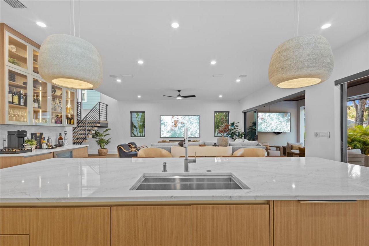 805 W Indiana Avenue, Tampa, FL 33603 Photo