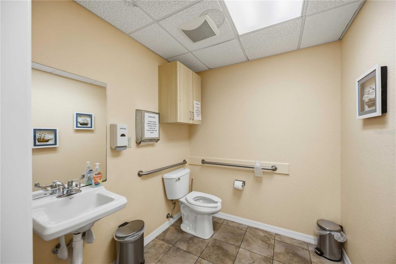 241 Nokomis Avenue S, Venice, FL 34285 Photo