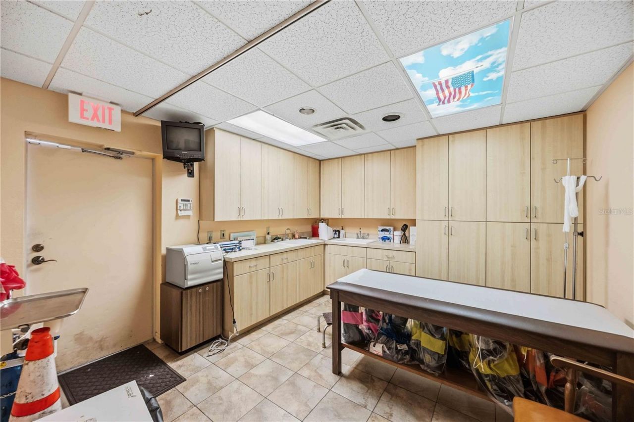 241 Nokomis Avenue S, Venice, FL 34285 Photo