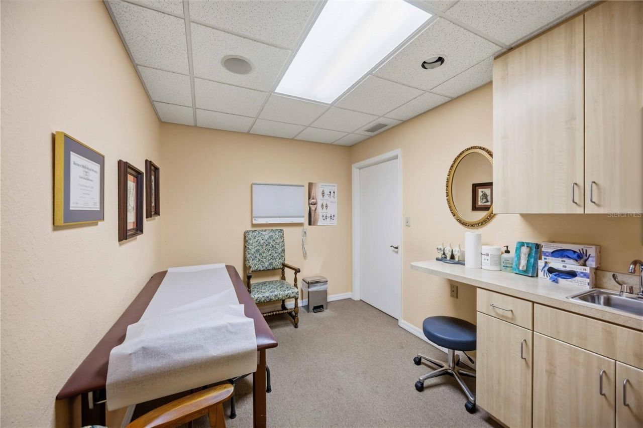 241 Nokomis Avenue S, Venice, FL 34285 Photo