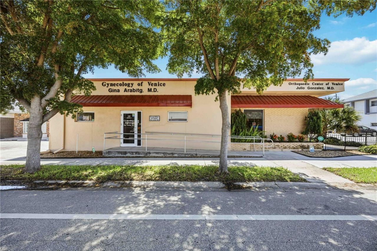 241 Nokomis Avenue S, Venice, FL 34285 Photo