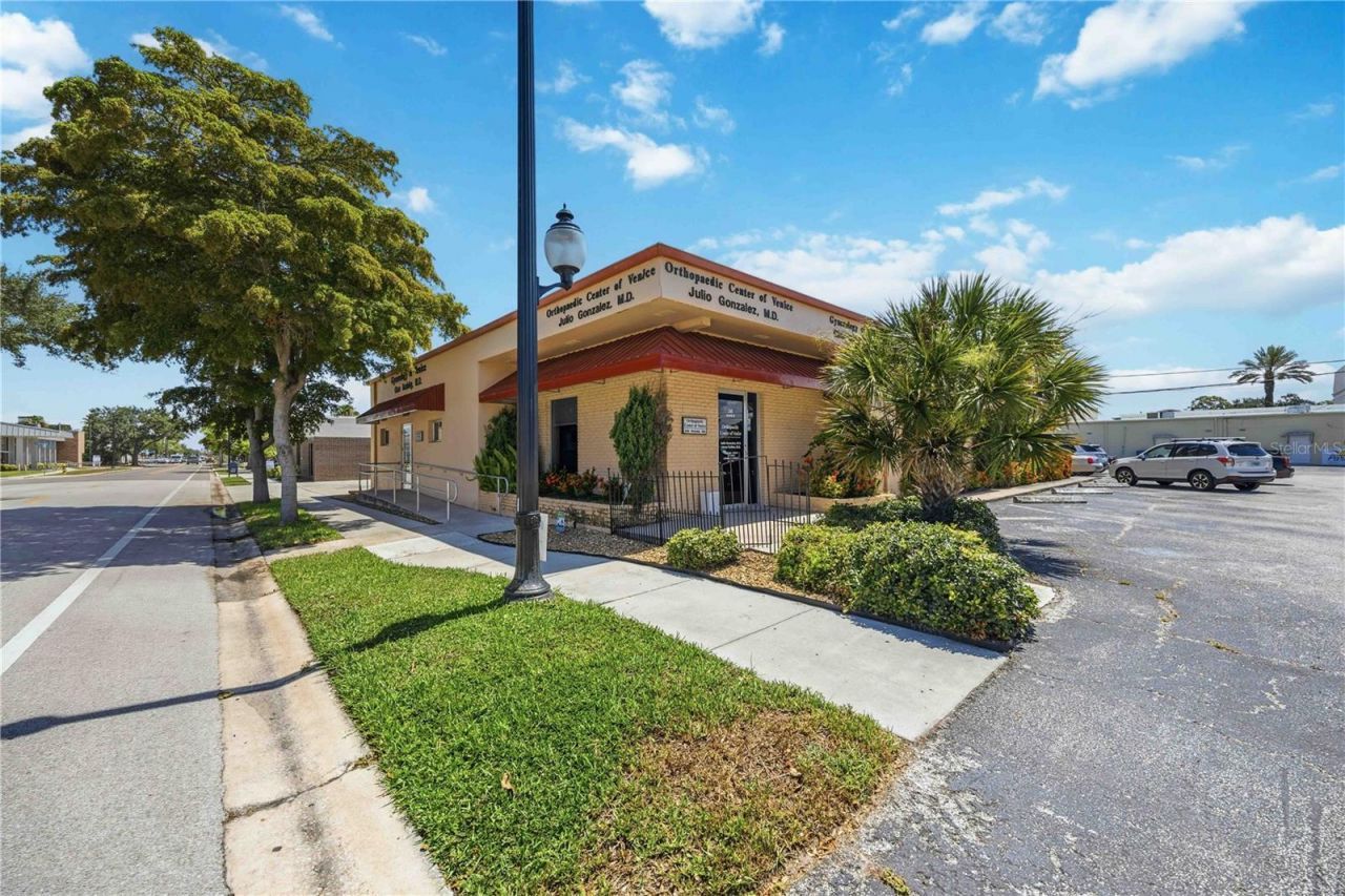 241 Nokomis Avenue S, Venice, FL 34285 Photo