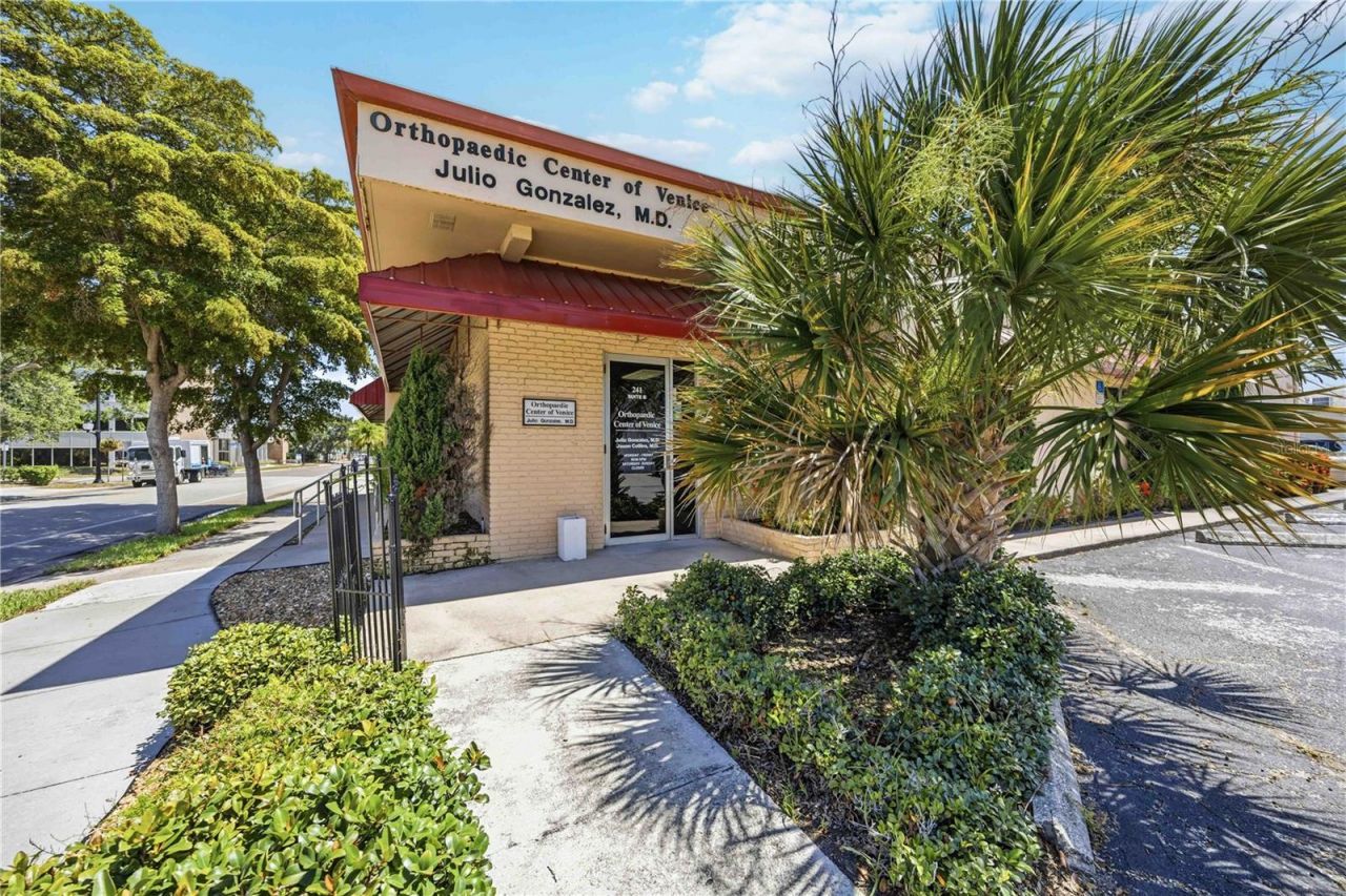 241 Nokomis Avenue S, Venice, FL 34285 Photo