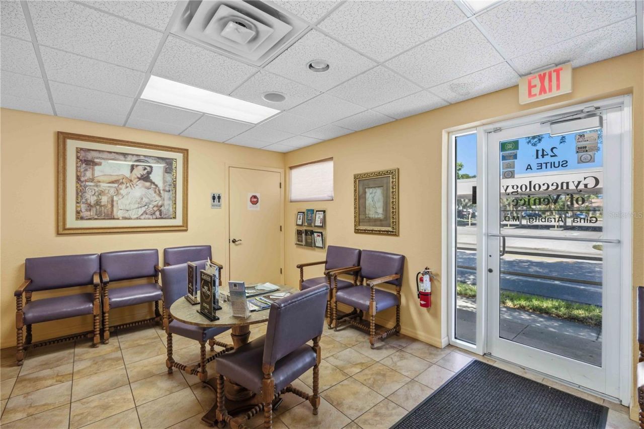 241 Nokomis Avenue S, Venice, FL 34285 Photo