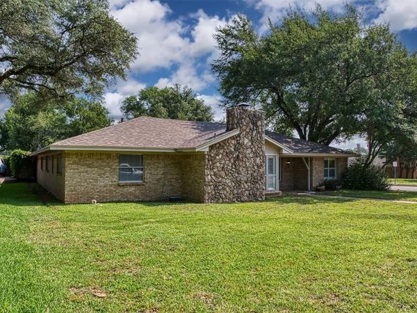 4501 Trowbridge Drive, Arlington, TX 76013