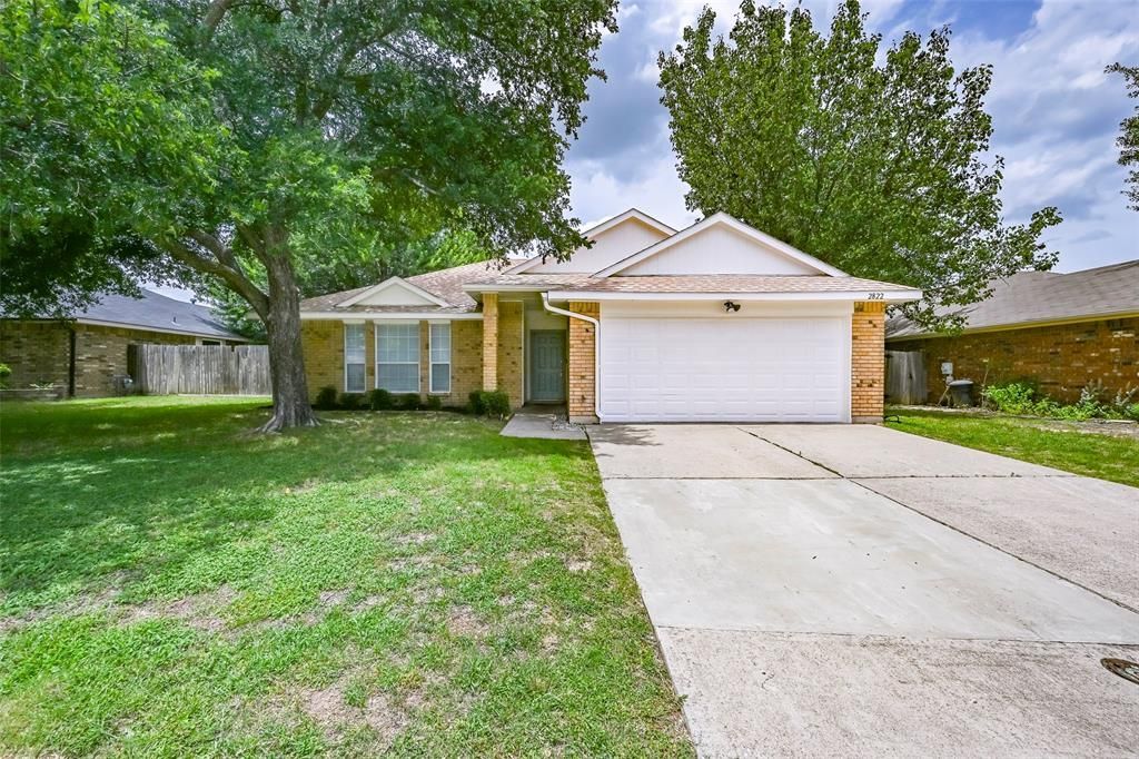 2822 White Oak Drive, Grand Prairie, TX 75052 Main Photo