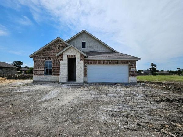 901 Silverleaf Drive, Ennis, TX 75119