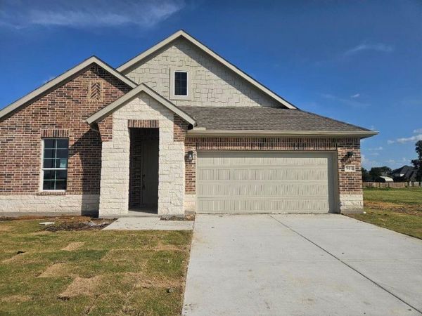 901 Silverleaf Drive, Ennis, TX 75119