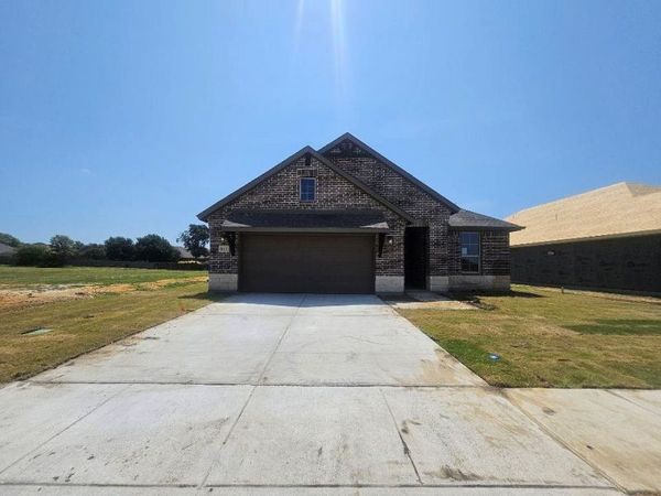 813 Silverleaf Drive, Ennis, TX 75119