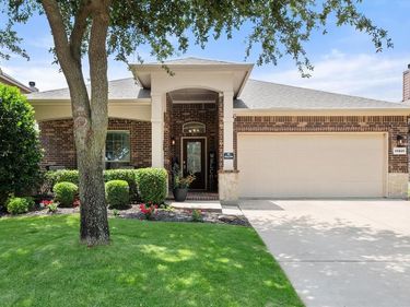 15805 Carlton Oaks Drive, Fort Worth, TX 76177