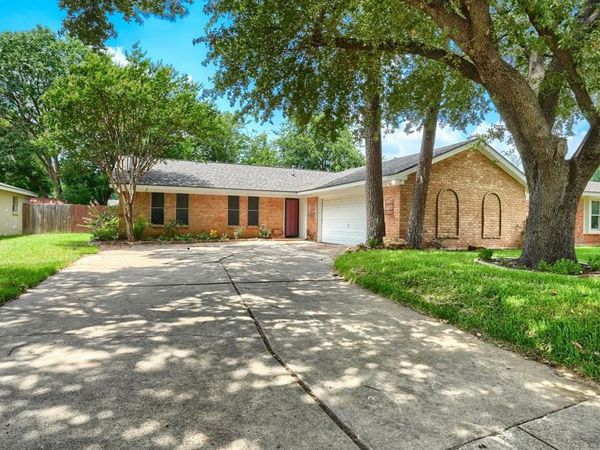 821 Prestwick Street, Bedford, TX 76022