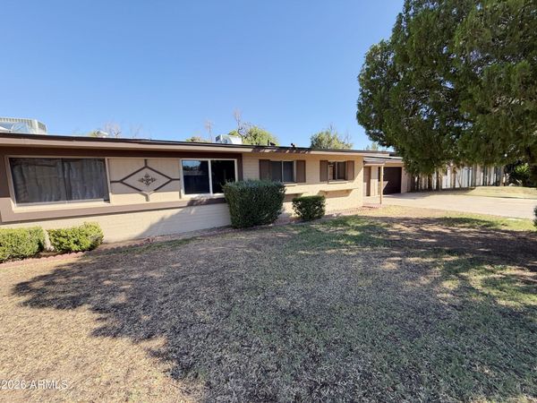 10012 W LAKEVIEW Circle, Sun City, AZ 85351
