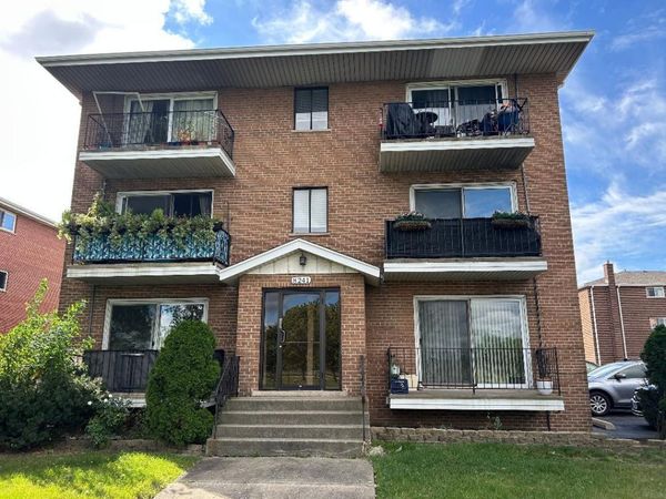 8241 W 79 Street W, Unit 3E, Justice, IL 60458