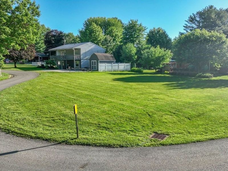 6054 W Lakeside Drive SW, Sherrodsville, OH 44675 Photo 3