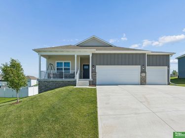 6417 Clear Creek Street, Papillion, NE 68157