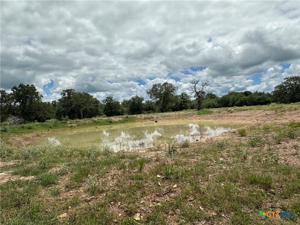 8 Burlin Lane , Meyersville, TX 77974