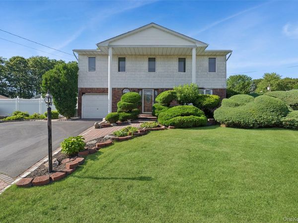 27 Spacecraft Lane , Hauppauge, NY 11788