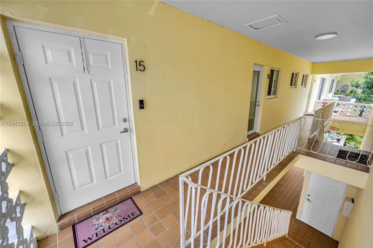 9281 W Bay Harbor Dr , Unit 15, Bay Harbor Islands, FL 33154 Photo