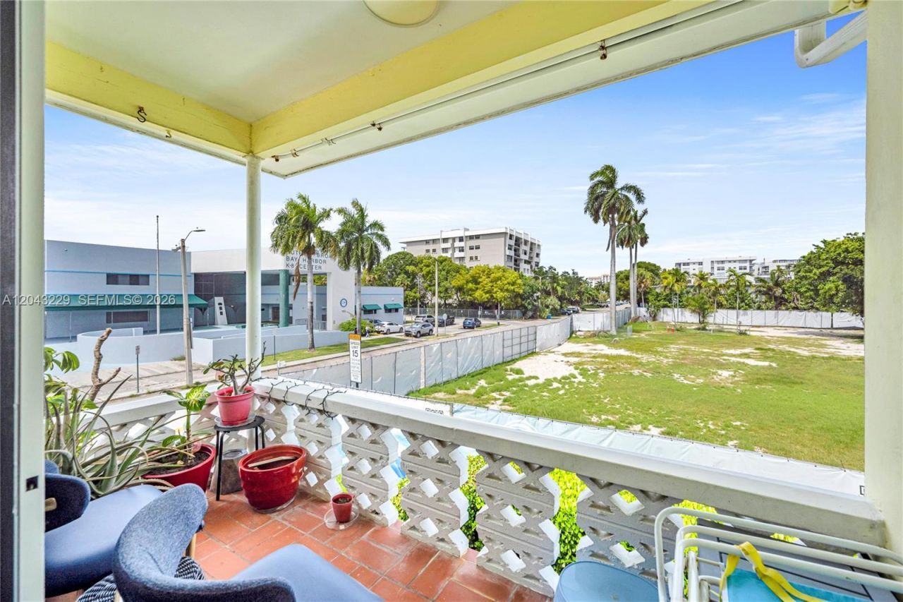 9281 W Bay Harbor Dr , Unit 15, Bay Harbor Islands, FL 33154 Photo